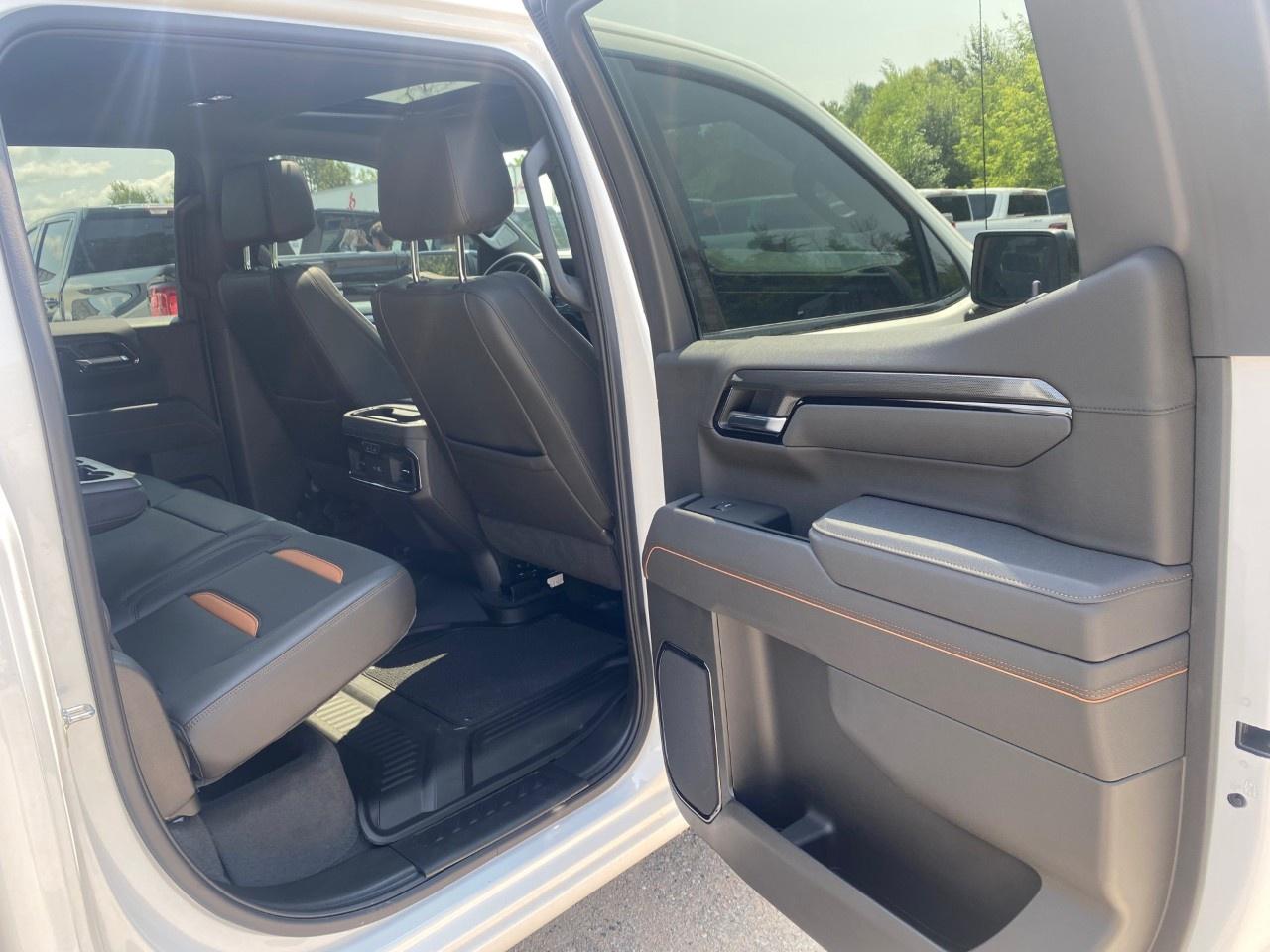 2025 GMC Sierra 1500 Crew Cab Short Box 4-Wheel Drive AT4 Photo