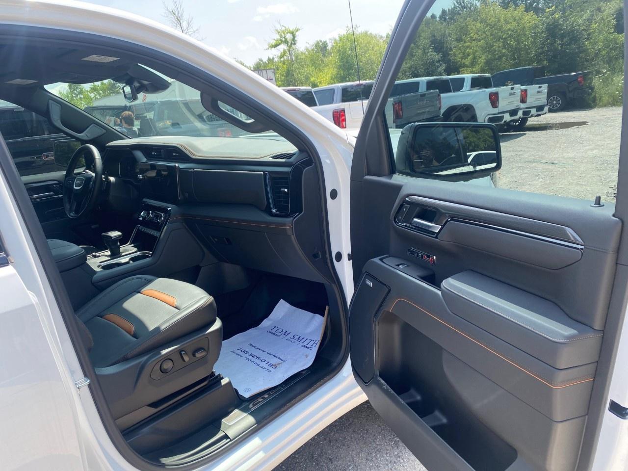 2025 GMC Sierra 1500 Crew Cab Short Box 4-Wheel Drive AT4 Photo