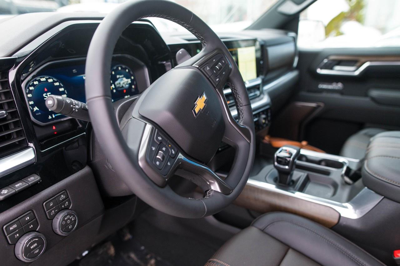 2026 Chevrolet Silverado 1500 Crew Cab Short Box 4-Wheel Drive High Country Photo