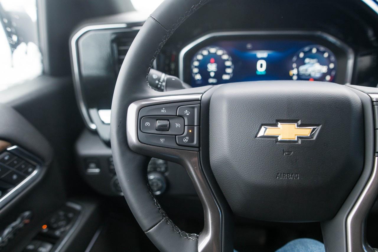 2026 Chevrolet Silverado 1500 Crew Cab Short Box 4-Wheel Drive High Country Photo