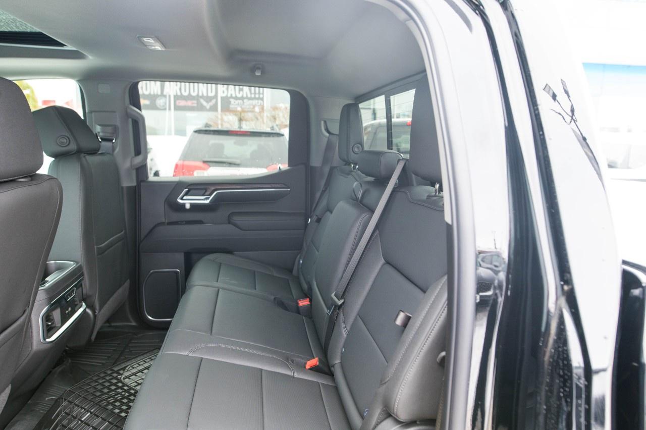 2026 GMC Sierra 1500 Crew Cab Short Box 4-Wheel Drive SLT Photo