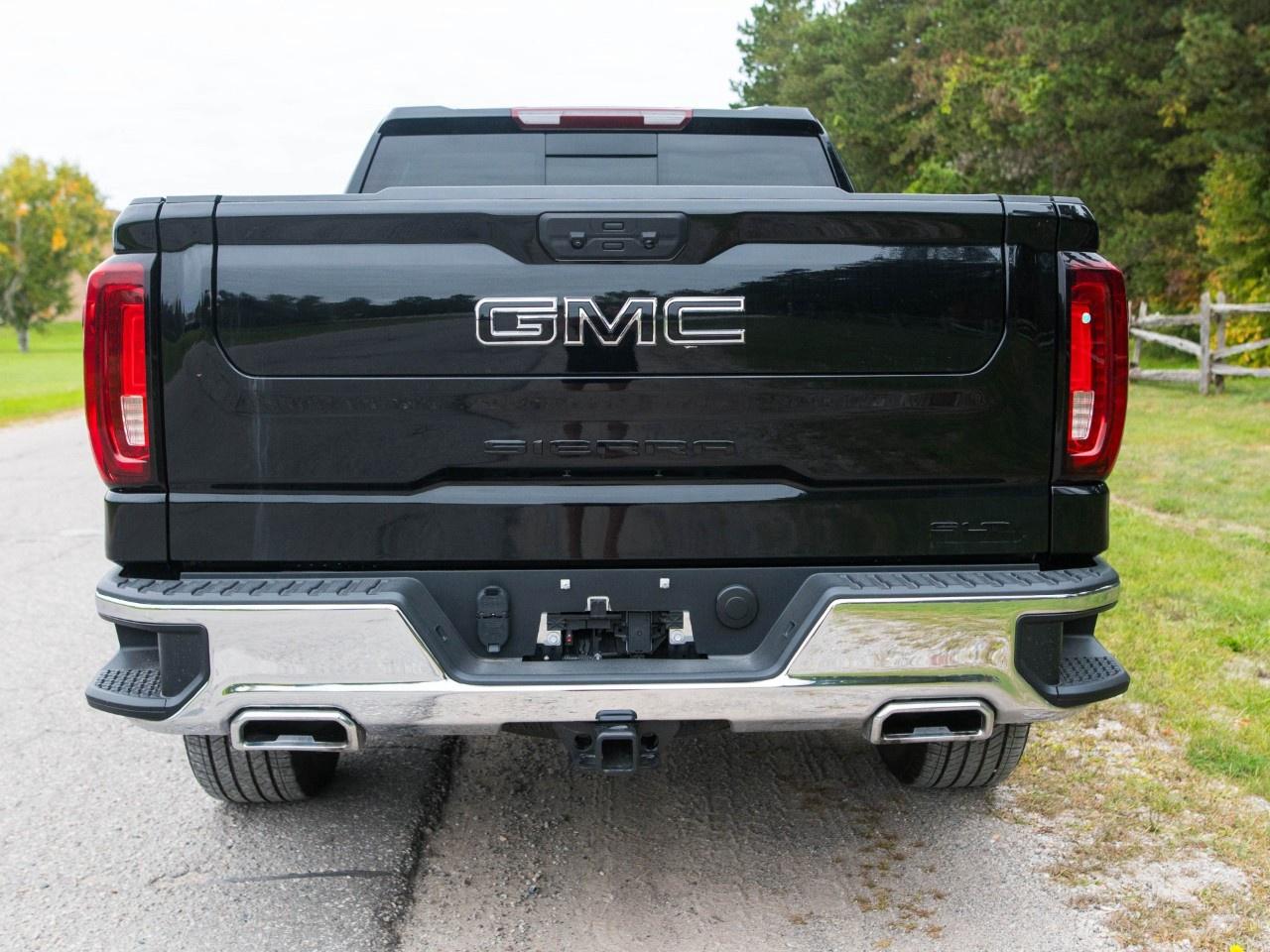 2026 GMC Sierra 1500 Crew Cab Short Box 4-Wheel Drive SLT Photo3
