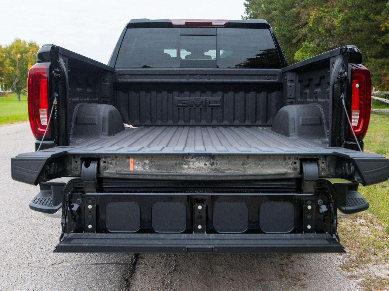 2026 GMC Sierra 1500 Crew Cab Short Box 4-Wheel Drive SLT Photo