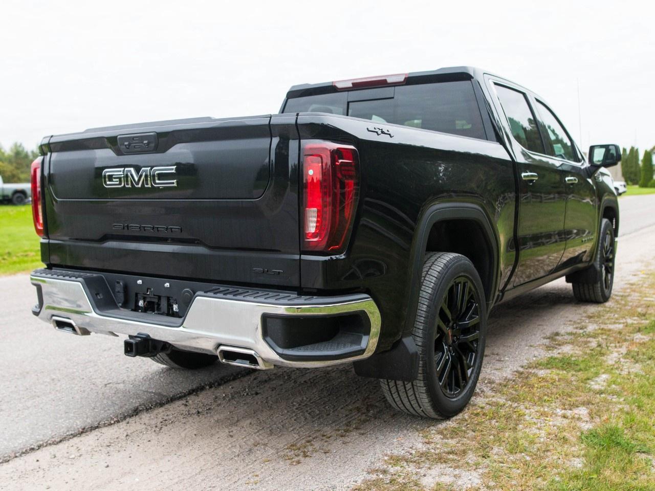 2026 GMC Sierra 1500 Crew Cab Short Box 4-Wheel Drive SLT Photo