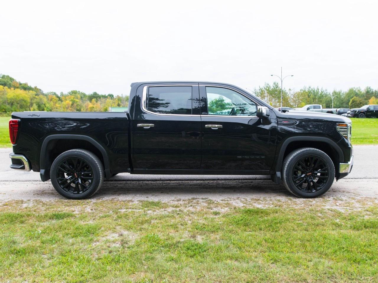 2026 GMC Sierra 1500 Crew Cab Short Box 4-Wheel Drive SLT Photo