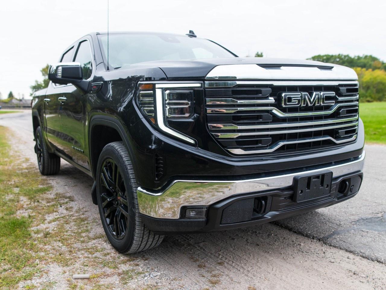 2026 GMC Sierra 1500 Crew Cab Short Box 4-Wheel Drive SLT Photo