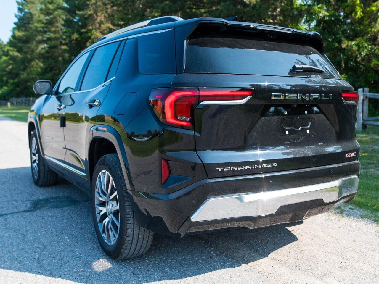 2027 GMC Terrain AWD Denali Photo