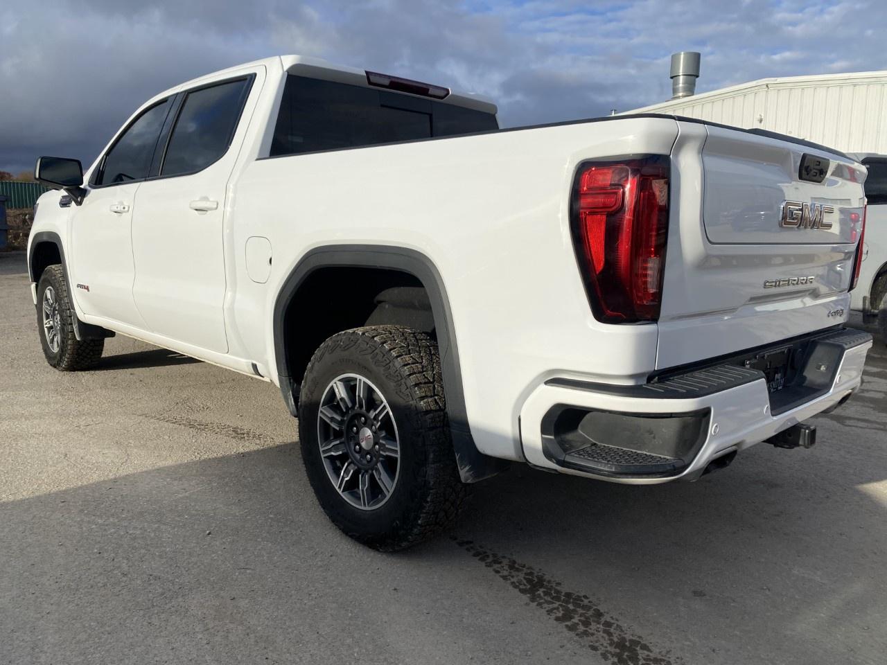 2025 GMC Sierra 1500 Crew Cab Short Box 4-Wheel Drive AT4 Photo