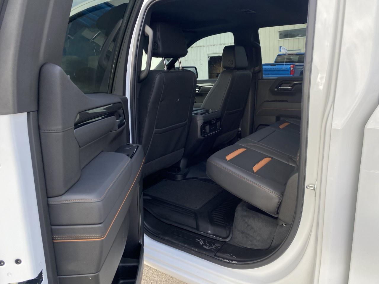 2025 GMC Sierra 1500 Crew Cab Short Box 4-Wheel Drive AT4 Photo