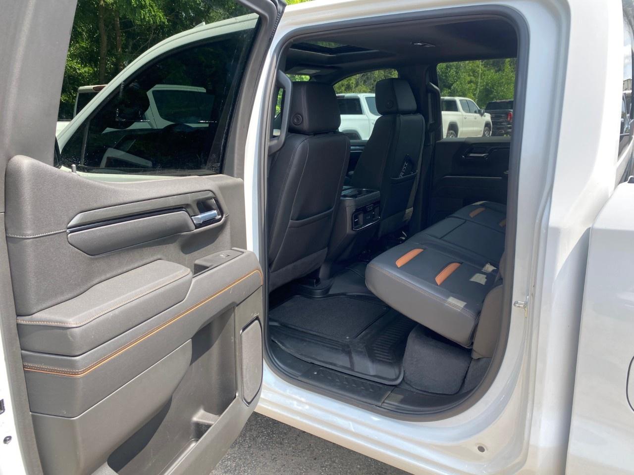 2025 GMC Sierra 1500 Crew Cab Short Box 4-Wheel Drive AT4 Photo