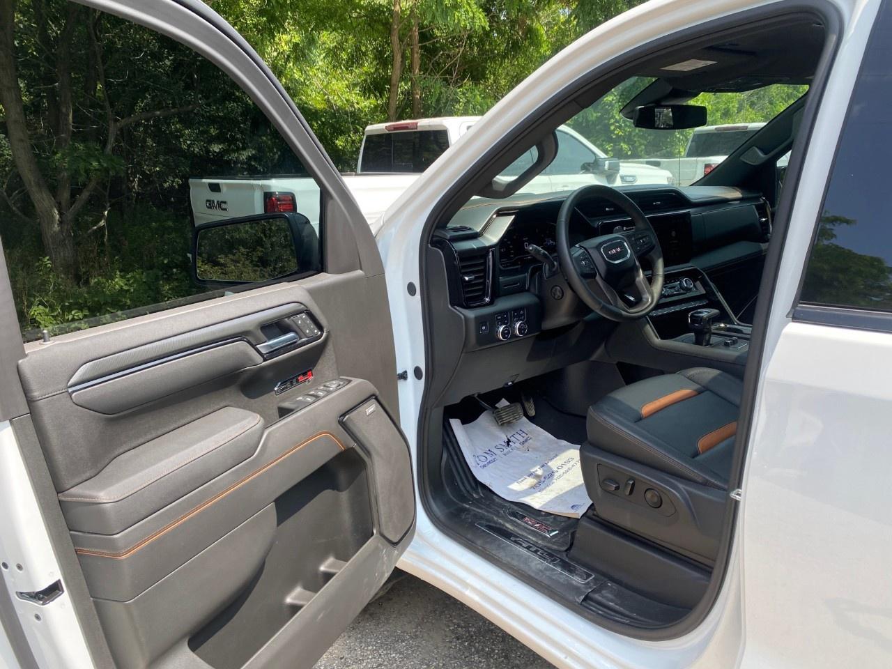 2025 GMC Sierra 1500 Crew Cab Short Box 4-Wheel Drive AT4 Photo