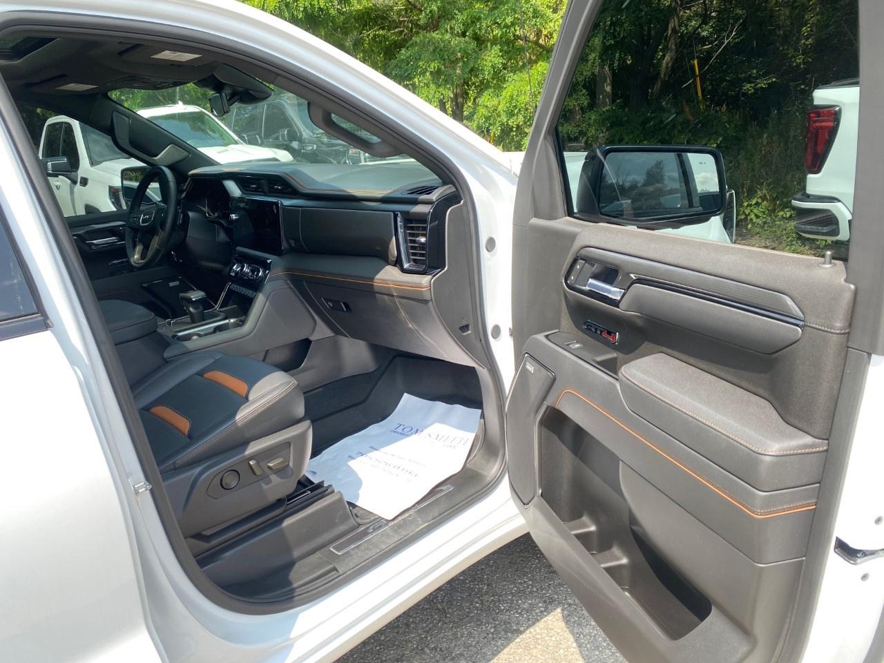 2025 GMC Sierra 1500 Crew Cab Short Box 4-Wheel Drive AT4 Photo
