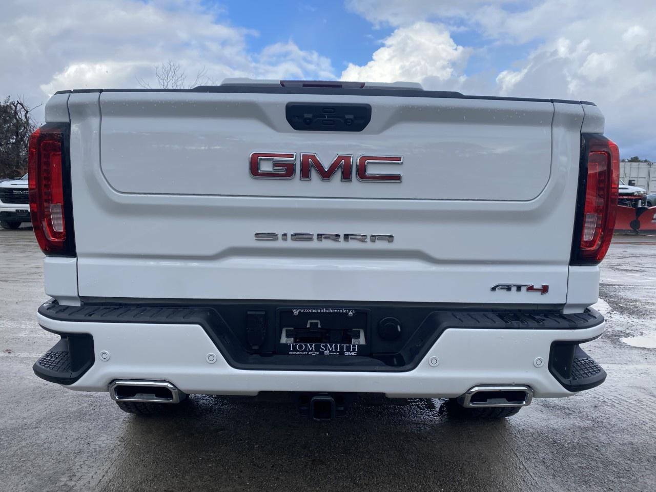 2025 GMC Sierra 1500 Crew Cab Short Box 4-Wheel Drive AT4 Photo4