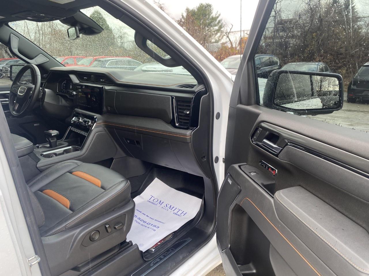 2025 GMC Sierra 1500 Crew Cab Short Box 4-Wheel Drive AT4 Photo