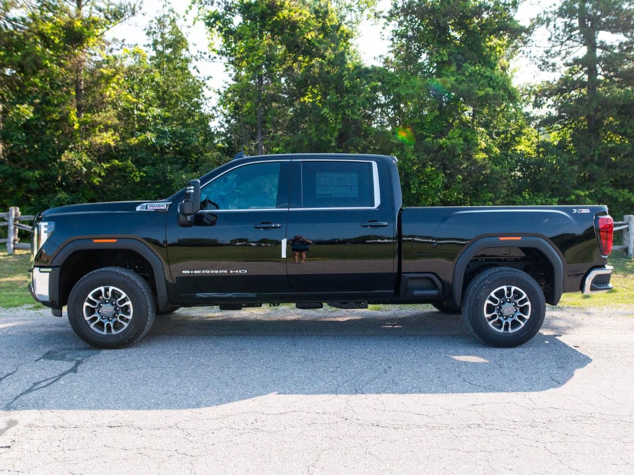 2026 GMC SIERRA 2500HD Crew Cab Standard Box 4-Wheel Drive SLE Photo1