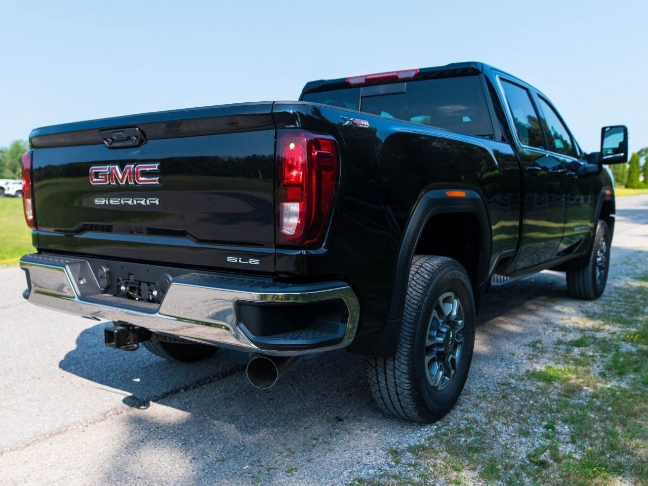 2026 GMC SIERRA 2500HD Crew Cab Standard Box 4-Wheel Drive SLE Photo