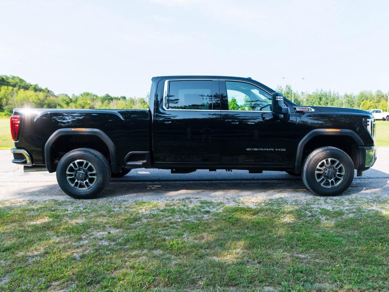 2026 GMC SIERRA 2500HD Crew Cab Standard Box 4-Wheel Drive SLE Photo
