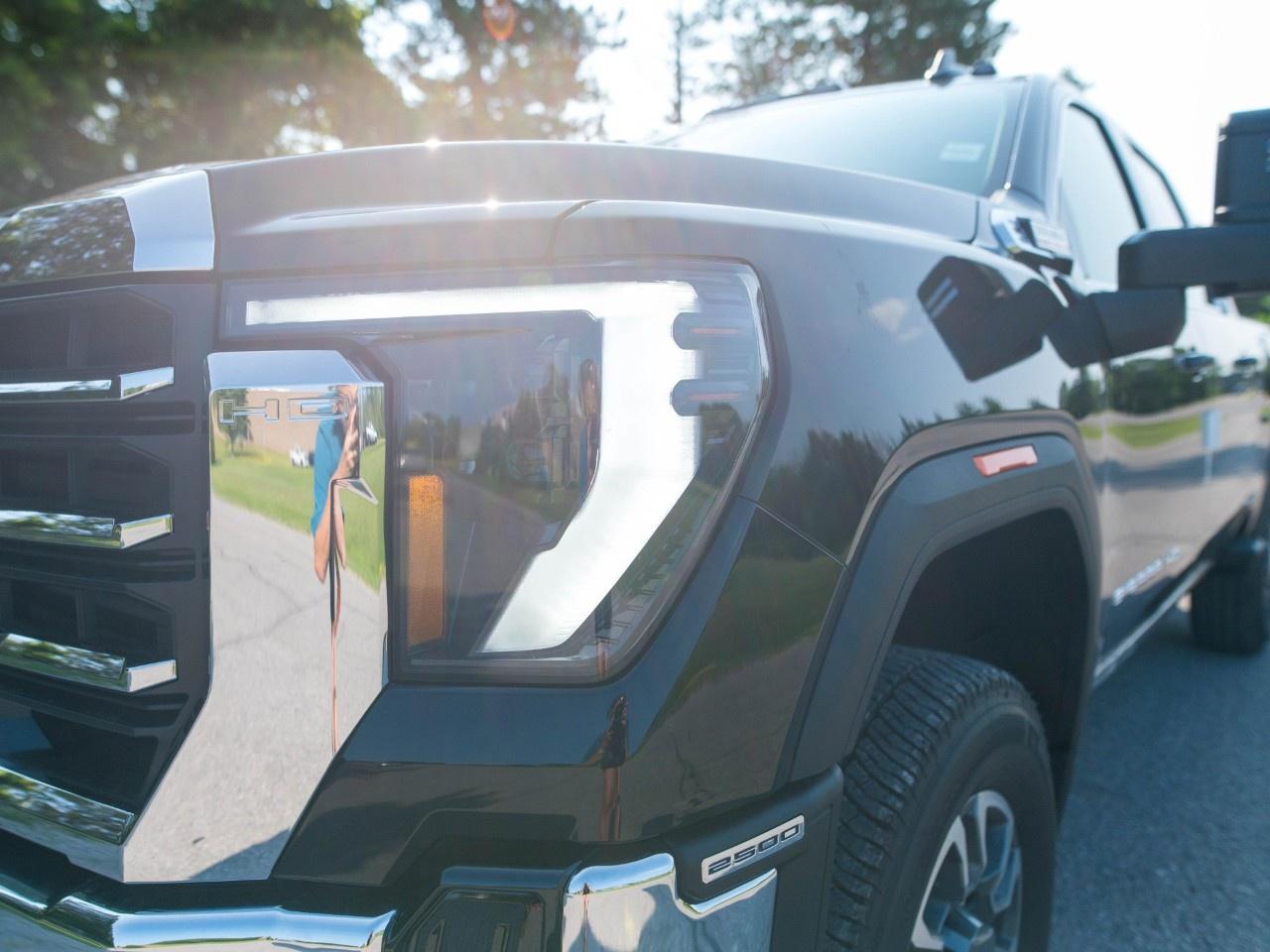 2026 GMC SIERRA 2500HD Crew Cab Standard Box 4-Wheel Drive SLE Photo