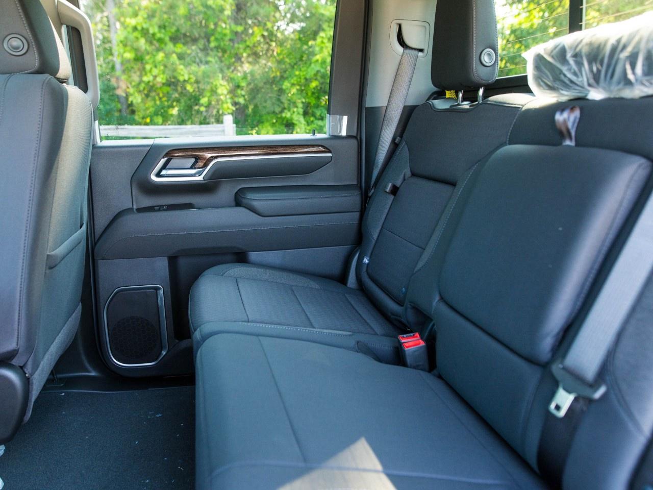 2026 GMC SIERRA 2500HD Crew Cab Standard Box 4-Wheel Drive SLE Photo