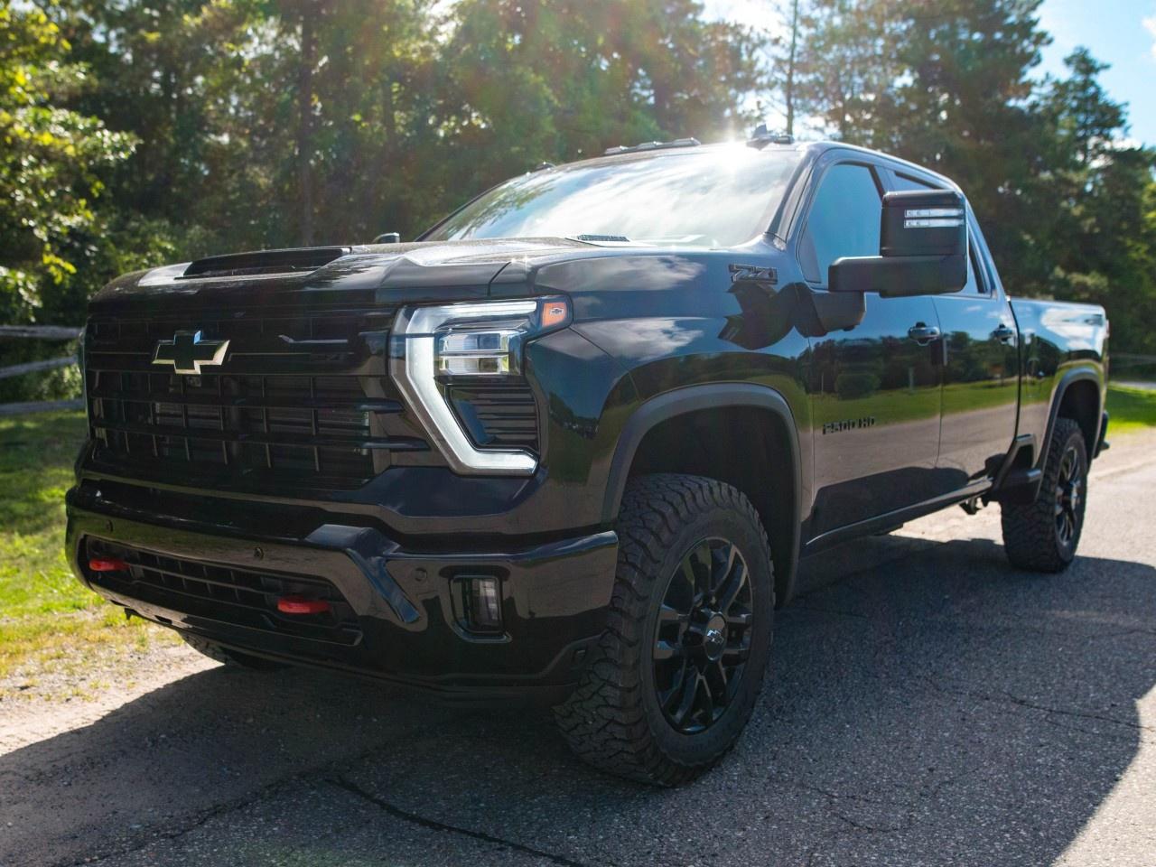 2026 Chevrolet SILVERADO 2500HD 4WD Crew Cab Standard Box LTZ Photo0