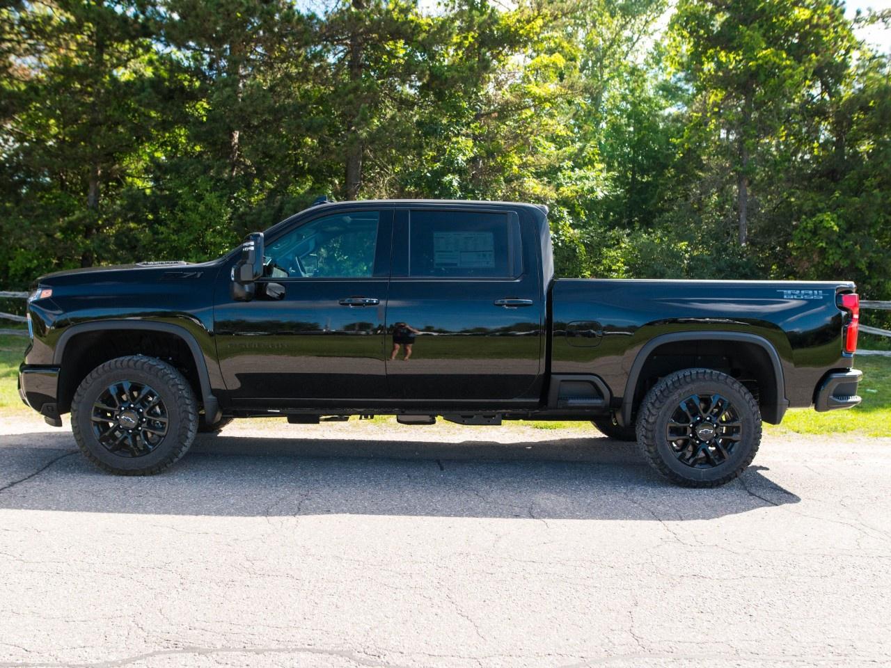 2026 Chevrolet SILVERADO 2500HD 4WD Crew Cab Standard Box LTZ Photo