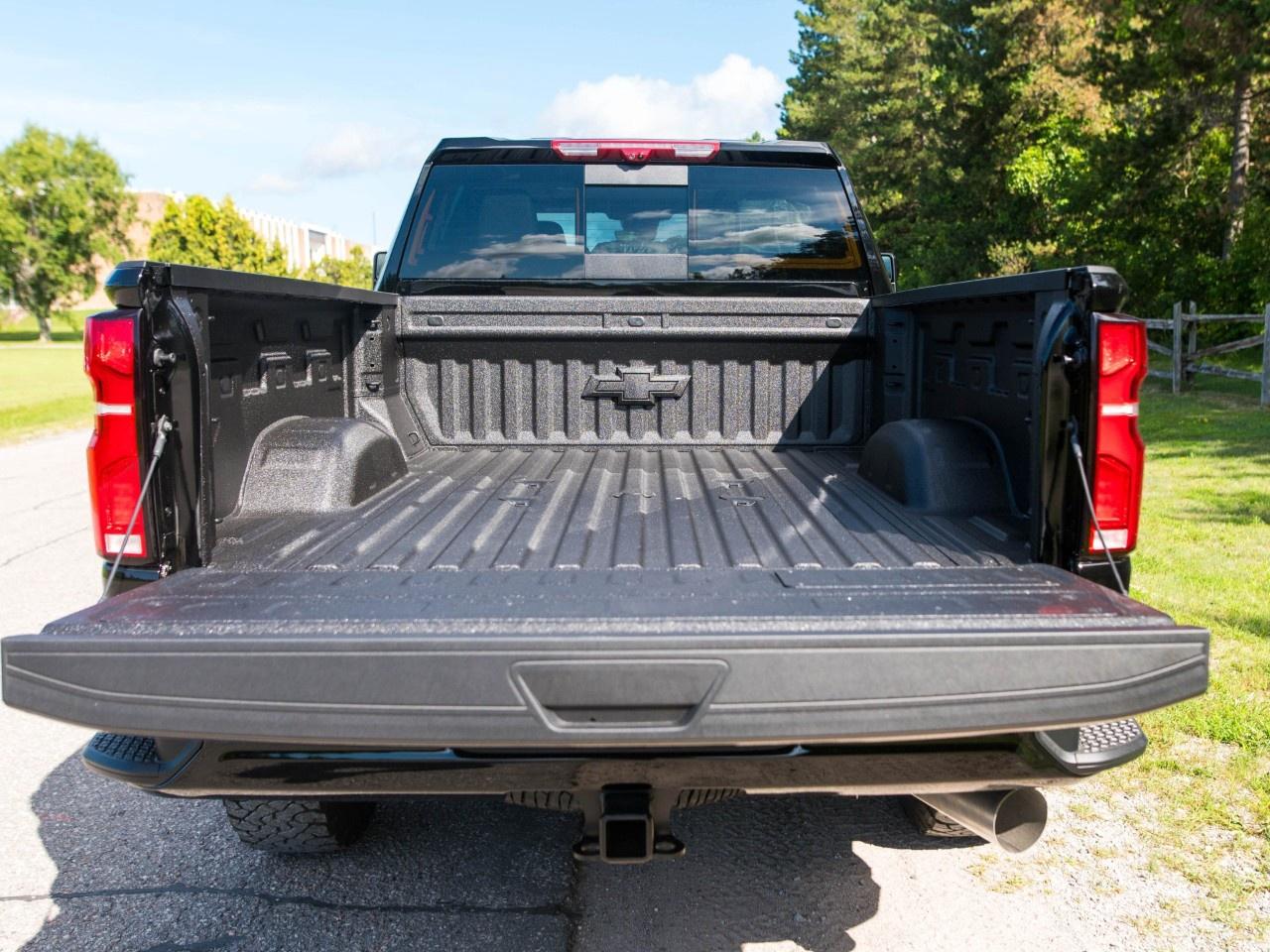 2026 Chevrolet SILVERADO 2500HD 4WD Crew Cab Standard Box LTZ Photo