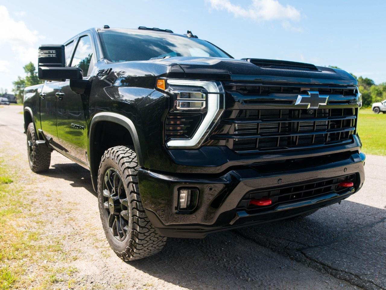 2026 Chevrolet SILVERADO 2500HD 4WD Crew Cab Standard Box LTZ Photo