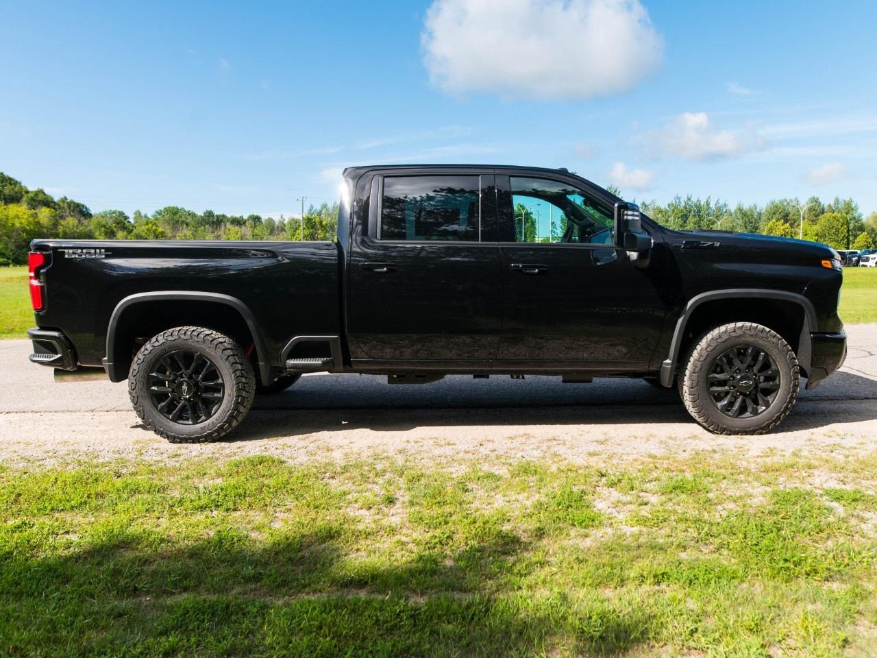 2026 Chevrolet SILVERADO 2500HD 4WD Crew Cab Standard Box LTZ Photo