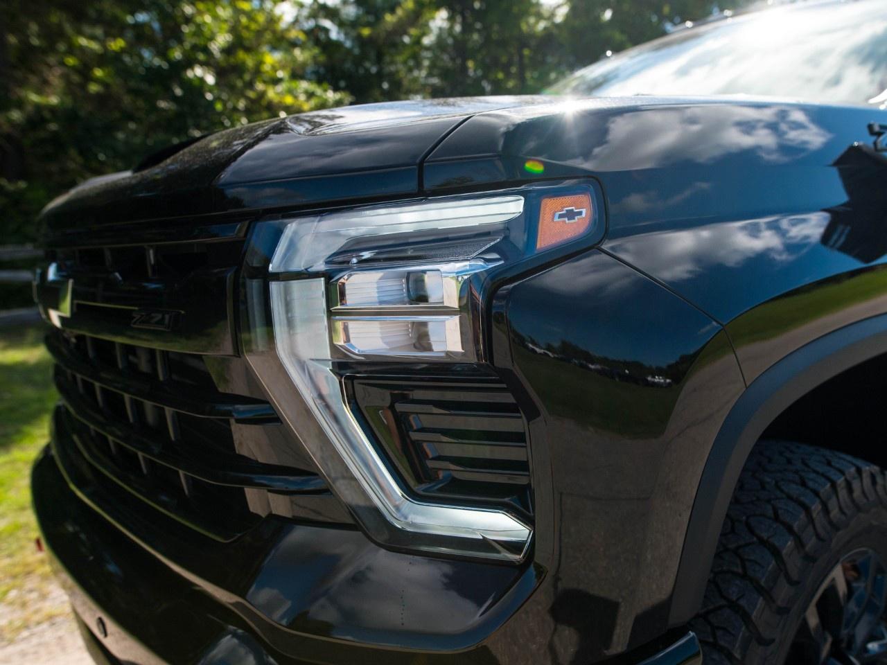 2026 Chevrolet SILVERADO 2500HD 4WD Crew Cab Standard Box LTZ Photo