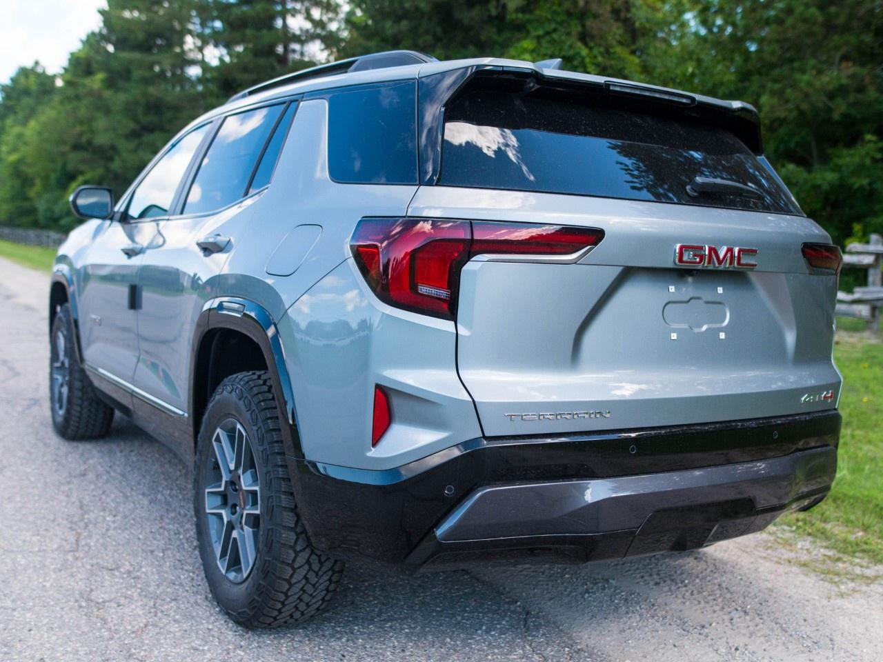 2027 GMC Terrain AWD AT4 Photo2