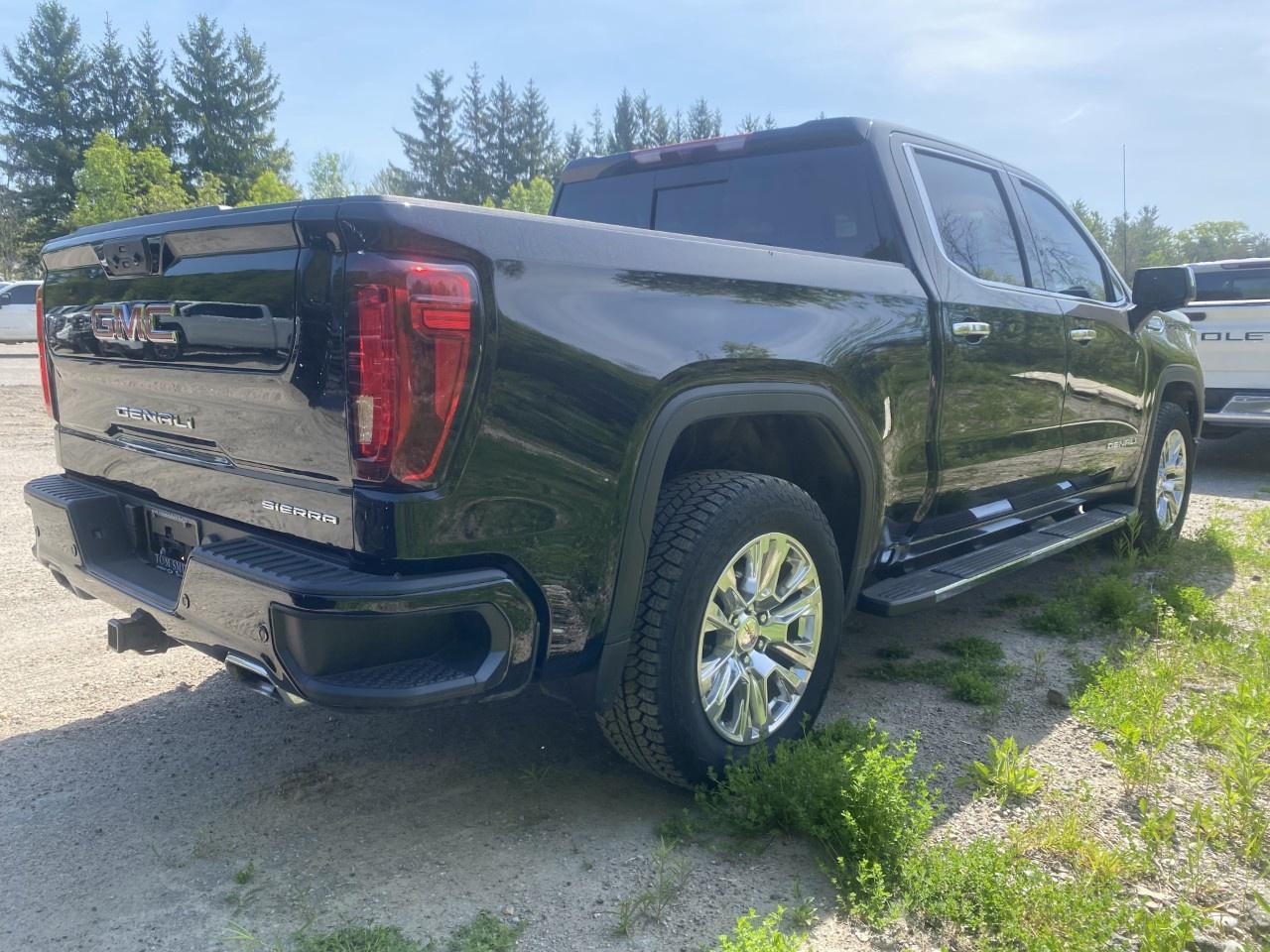 2025 GMC Sierra 1500 Crew Cab Short Box 4-Wheel Drive Denali Photo