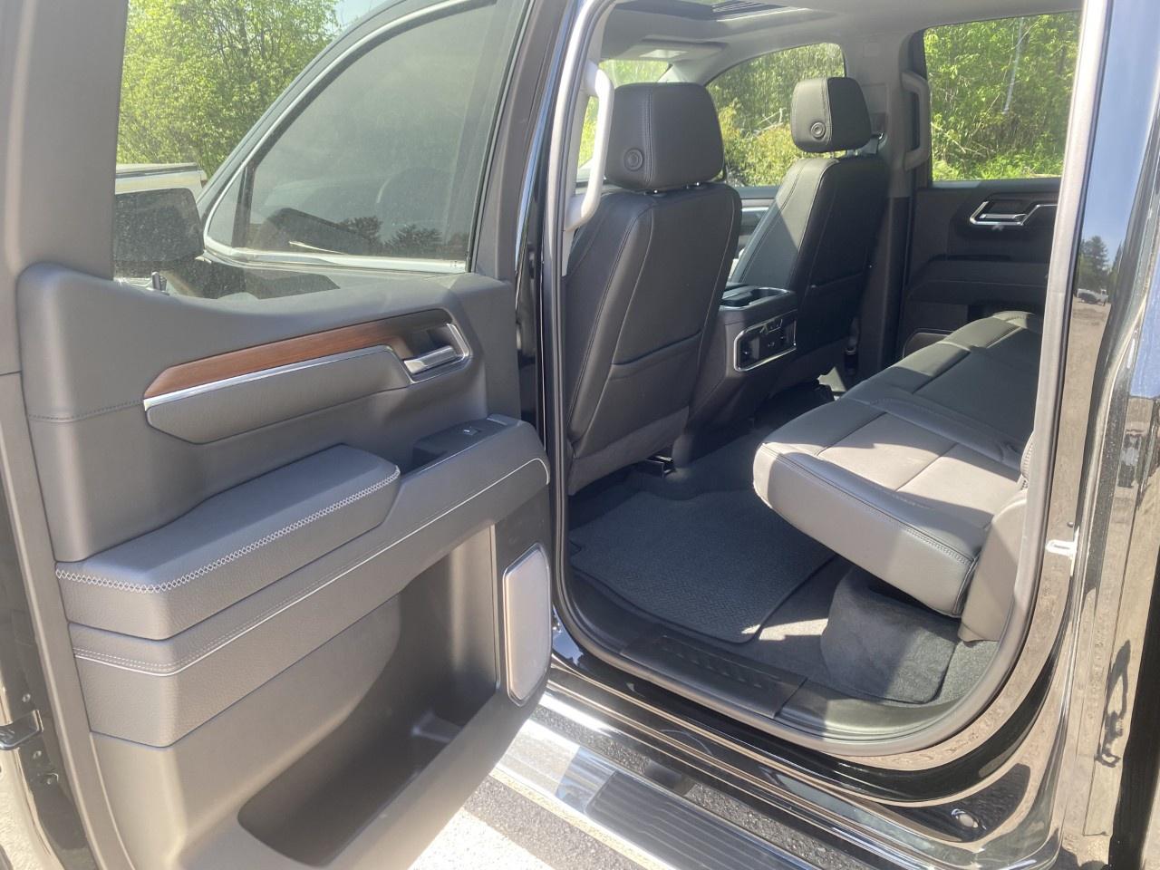2025 GMC Sierra 1500 Crew Cab Short Box 4-Wheel Drive Denali Photo