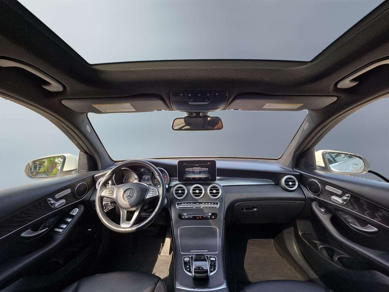 2019 Mercedes-Benz GLC GLC 300 4MATIC * NO ACCIDENTS / CAMERA / PANORAMIC / DRIVER ASSIST Photo