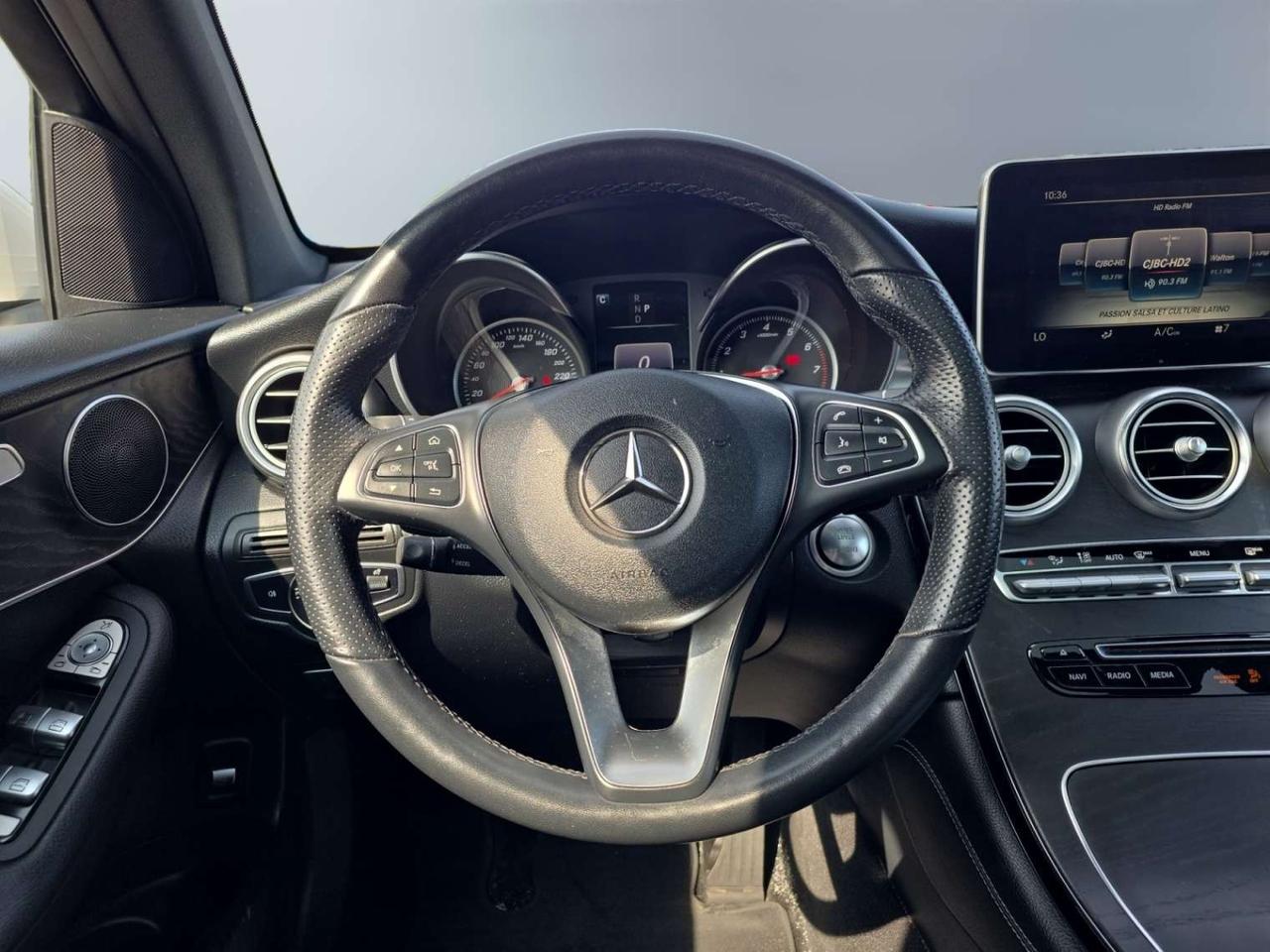 2019 Mercedes-Benz GLC GLC 300 4MATIC * NO ACCIDENTS / CAMERA / PANORAMIC / DRIVER ASSIST Photo