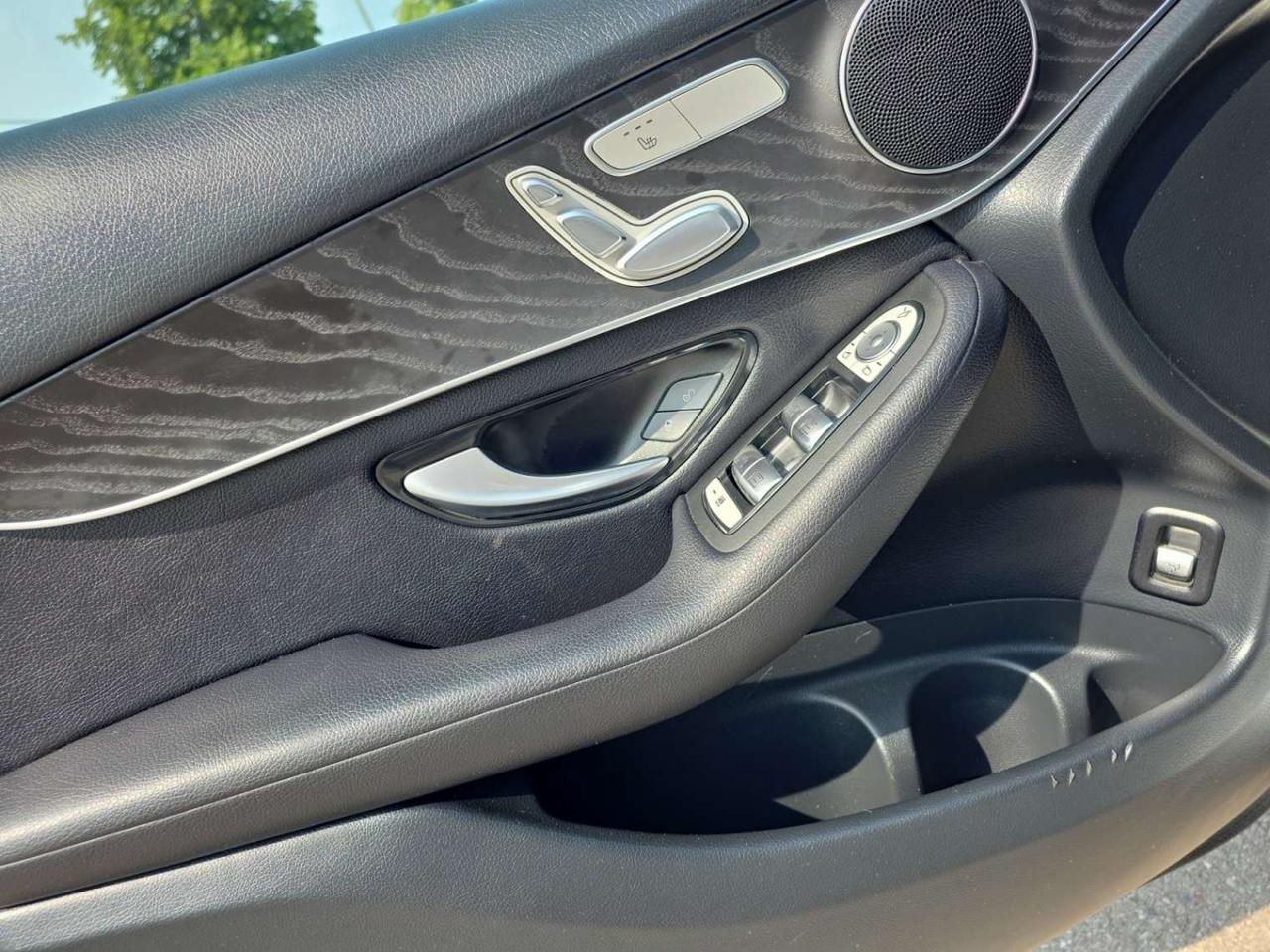 2019 Mercedes-Benz GLC GLC 300 4MATIC * NO ACCIDENTS / CAMERA / PANORAMIC / DRIVER ASSIST Photo