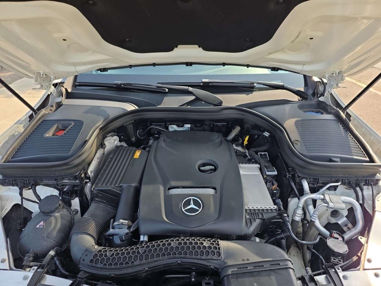 2019 Mercedes-Benz GLC GLC 300 4MATIC * NO ACCIDENTS / CAMERA / PANORAMIC / DRIVER ASSIST Photo