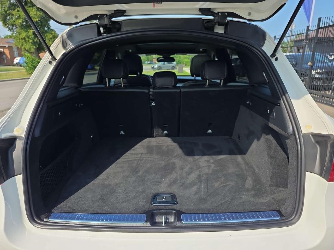 2019 Mercedes-Benz GLC GLC 300 4MATIC * NO ACCIDENTS / CAMERA / PANORAMIC / DRIVER ASSIST Photo