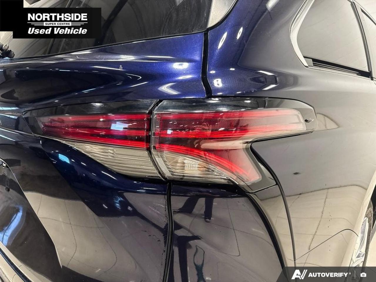 2021 Toyota Sienna Limited 7-Passenger FWD Photo