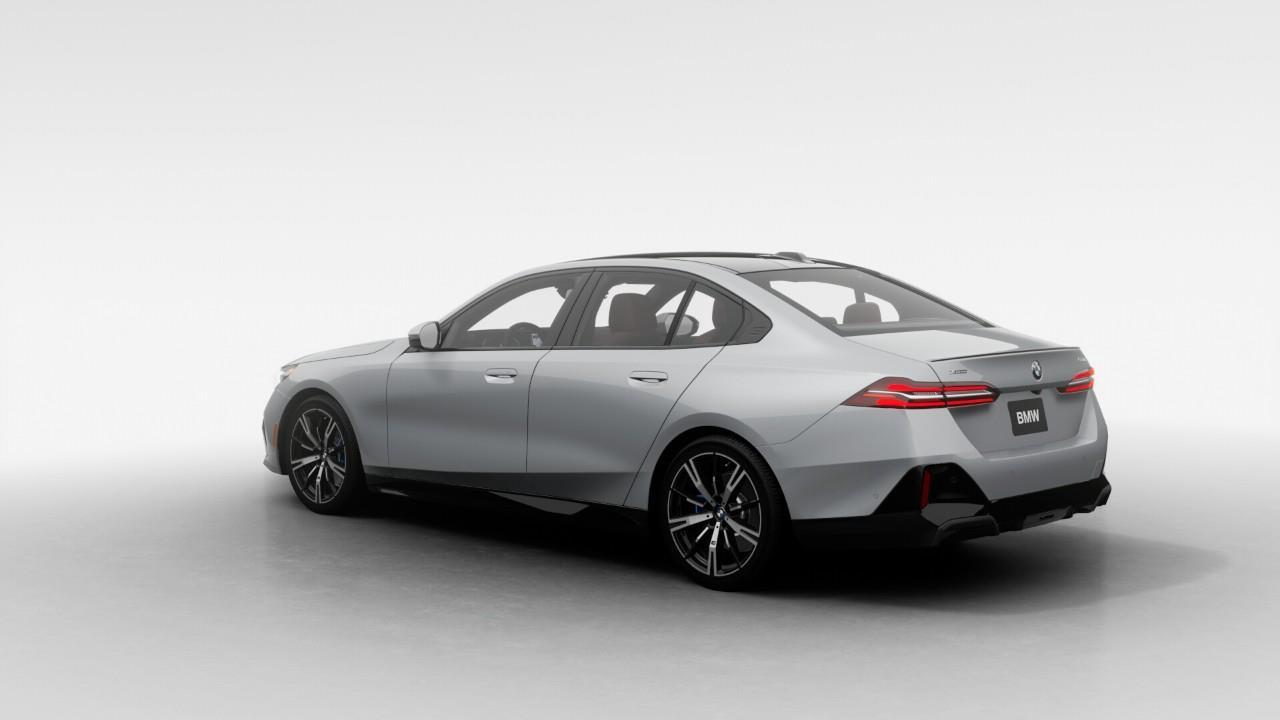 2027 BMW 530 i xDrive 4dr All-Wheel Drive Sedan Photo5