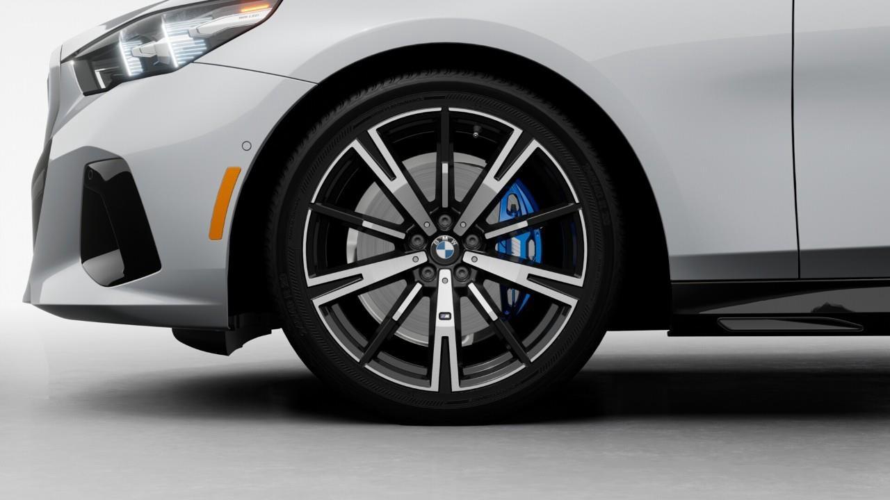 2027 BMW 530 i xDrive 4dr All-Wheel Drive Sedan Photo