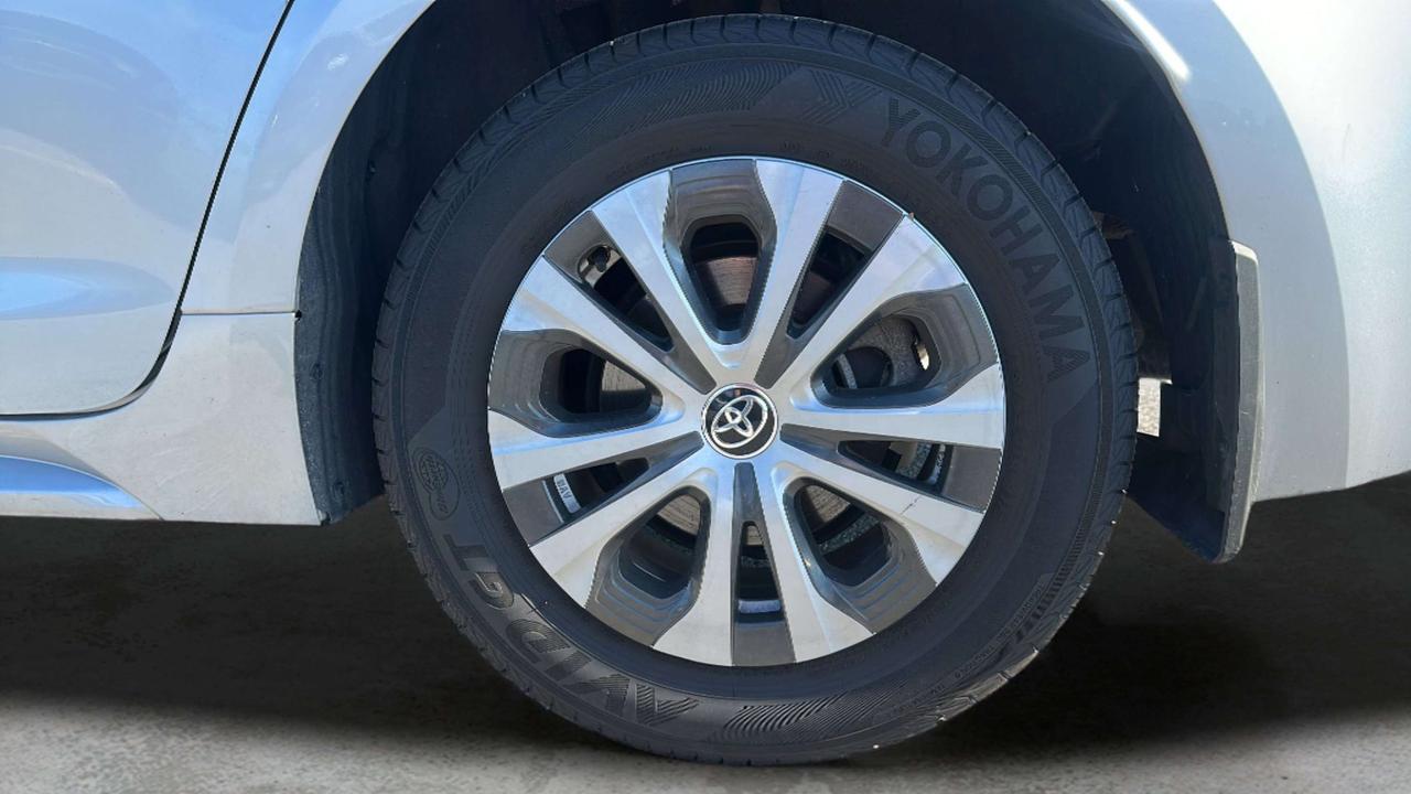 2025 Toyota Corolla LE Photo