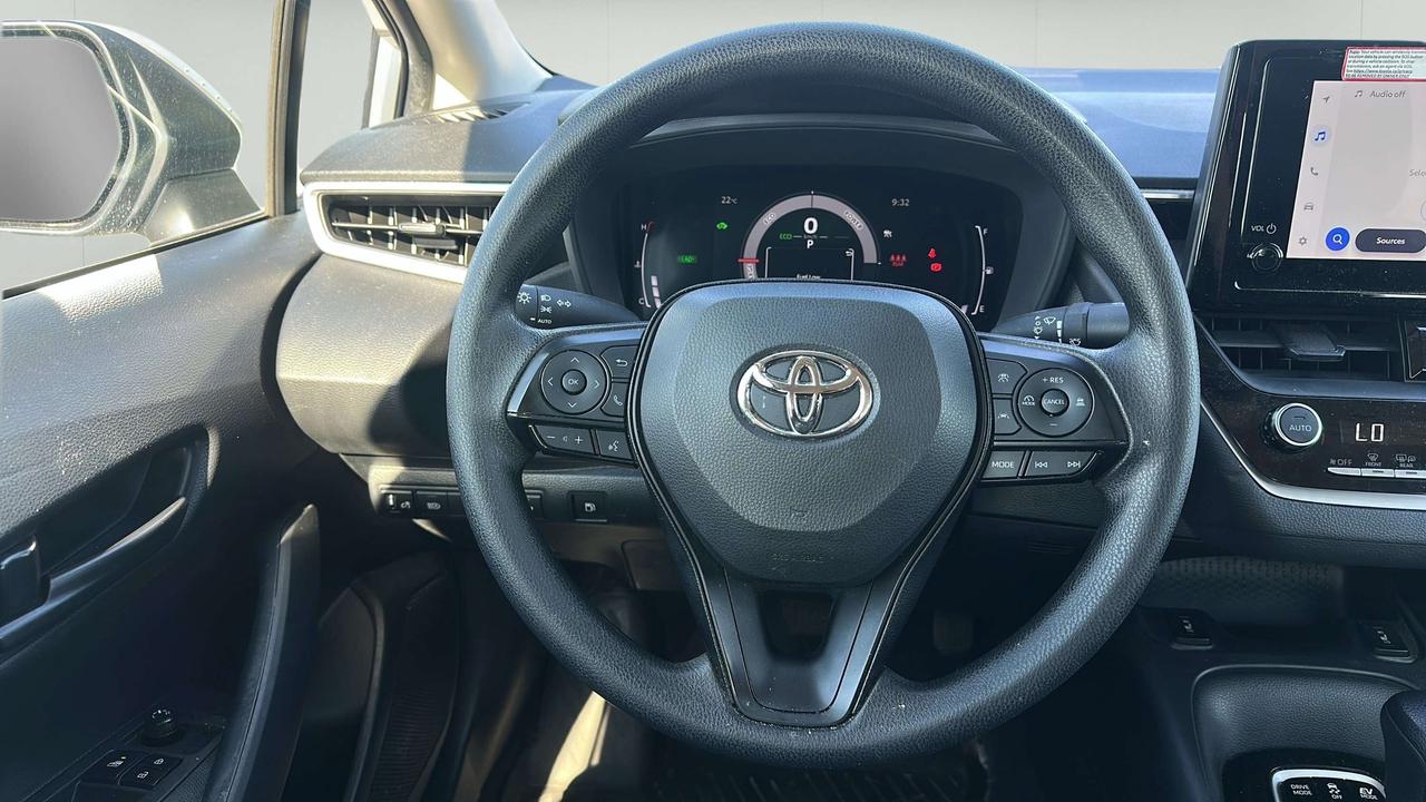 2025 Toyota Corolla LE Photo