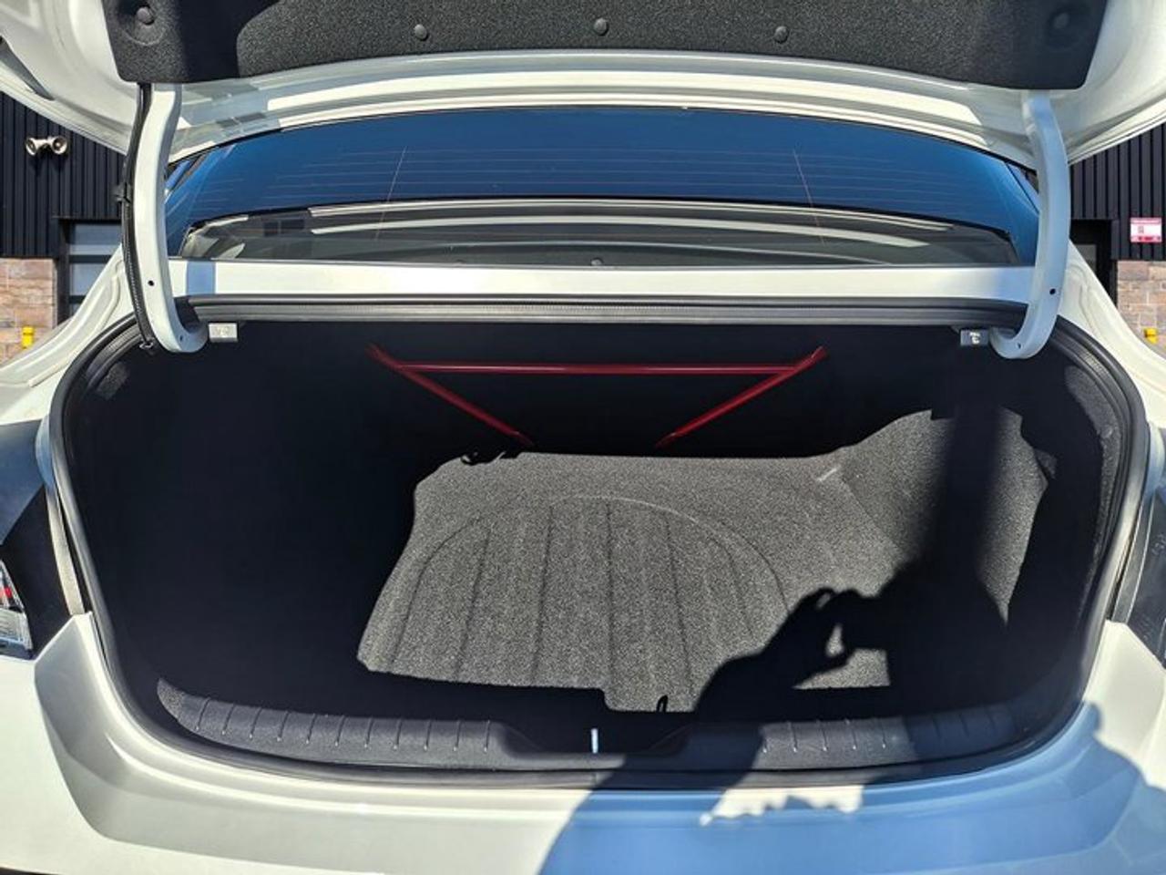 2025 Hyundai Elantra N Manual | Alcantara Seats | Spoiler | 19" Alloys | 10.25" navigation | Heated Seats | Photo