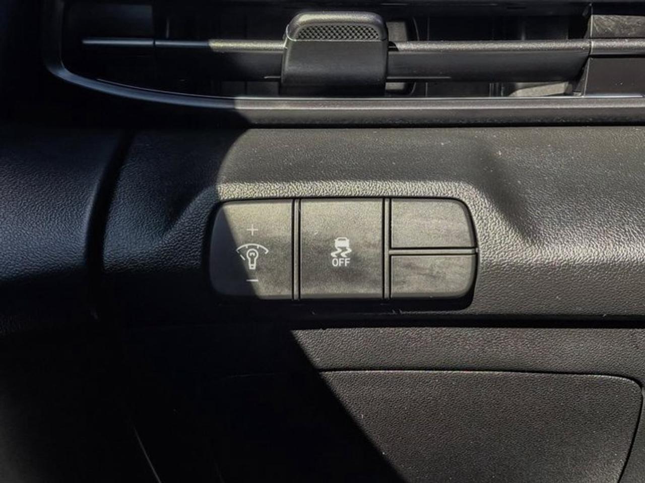 2025 Hyundai Elantra N Manual | Alcantara Seats | Spoiler | 19" Alloys | 10.25" navigation | Heated Seats | Photo