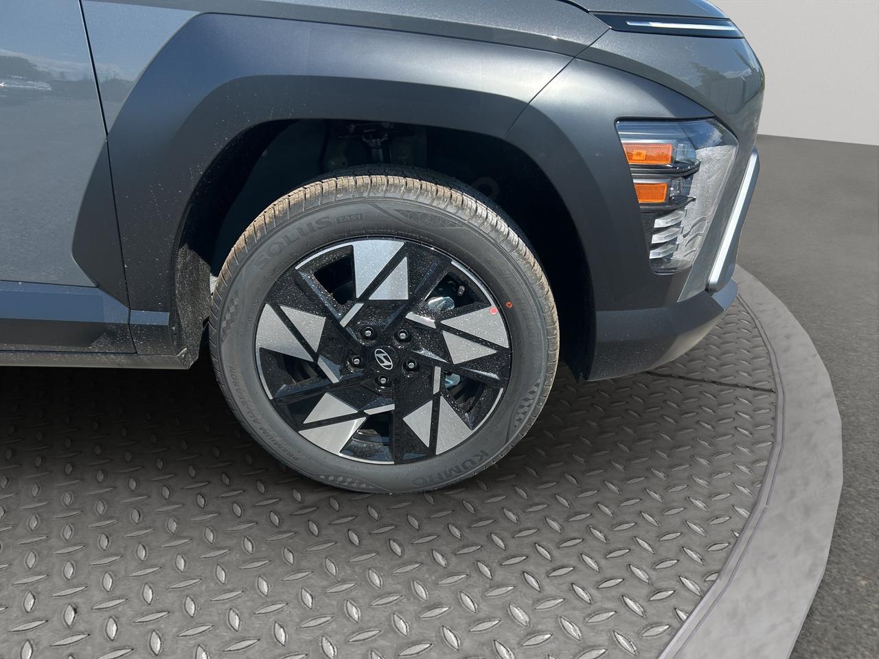 2027 Hyundai KONA LUXURY Photo5