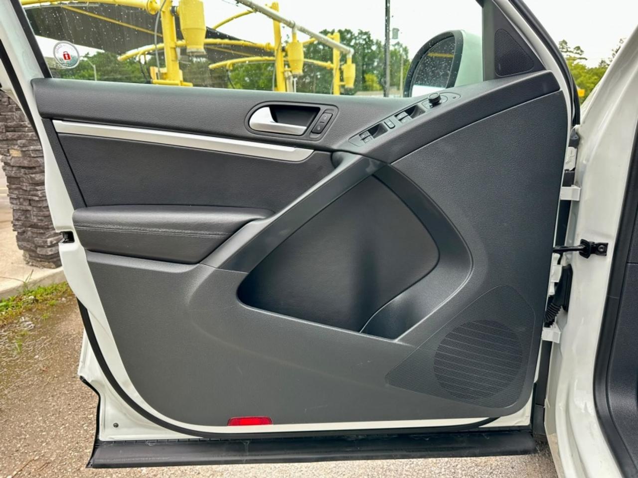 2016 Volkswagen Tiguan " Photo