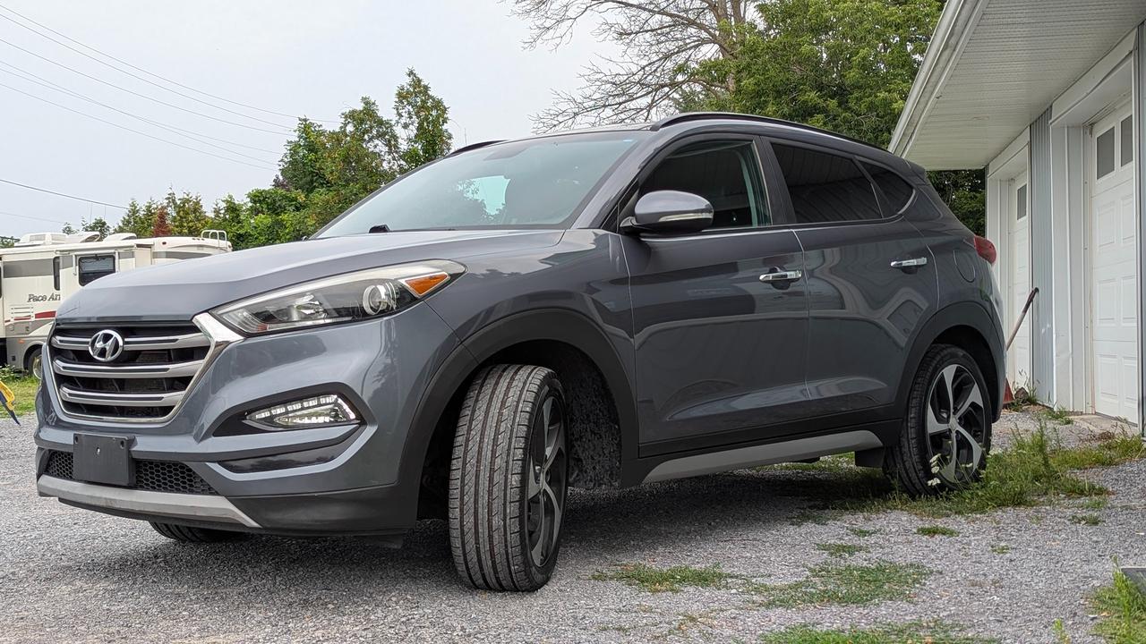 2017 Hyundai Tucson SE Photo2