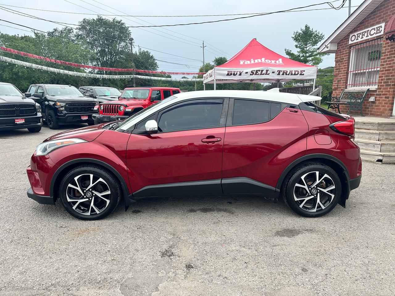 2018 Toyota C-HR XLE Heated Cloth BackupCam FM Bluetooth A/C Alloys Photo2