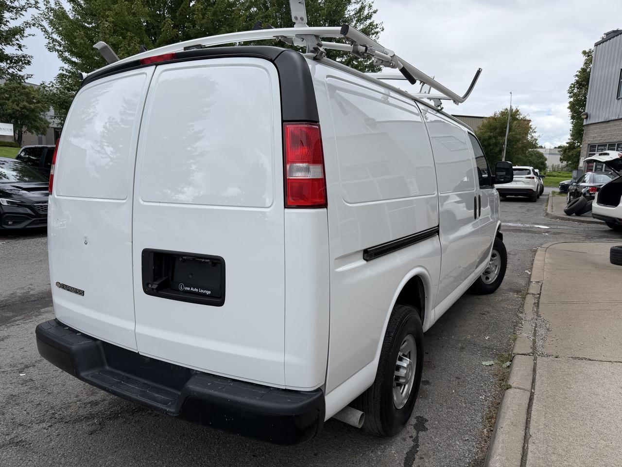 2021 Chevrolet Express Cargo Van ONLY 18,000KM!!! BLUETOOTH, KEYLESS ENTRY, CRUISE! Photo