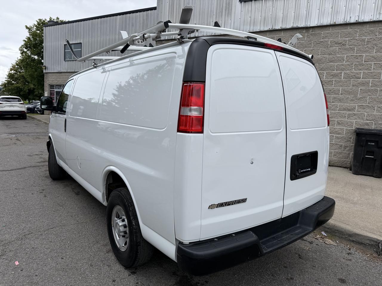 2021 Chevrolet Express Cargo Van ONLY 18,000KM!!! BLUETOOTH, KEYLESS ENTRY, CRUISE! - Photo #6